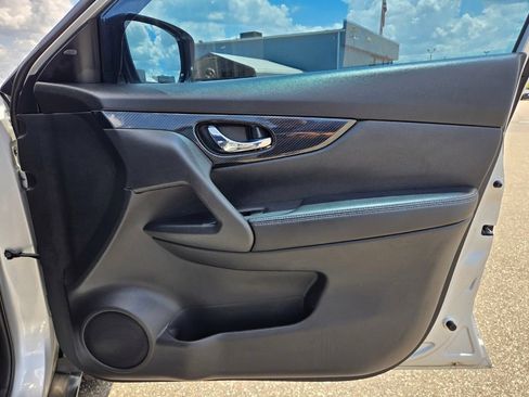 Used 2018 Nissan Rogue SL FWD image 51