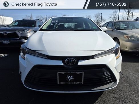 Used 2023 Toyota Corolla LE image 2