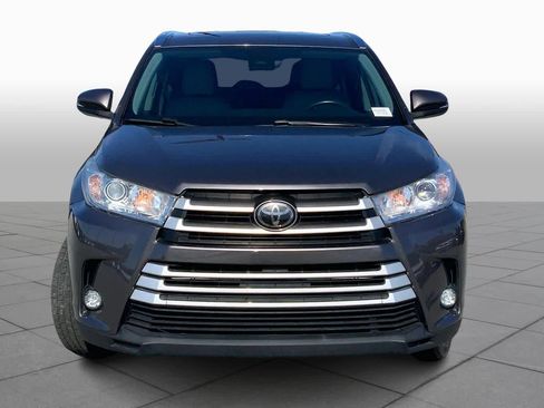 Used 2019 Toyota Highlander XLE image 4