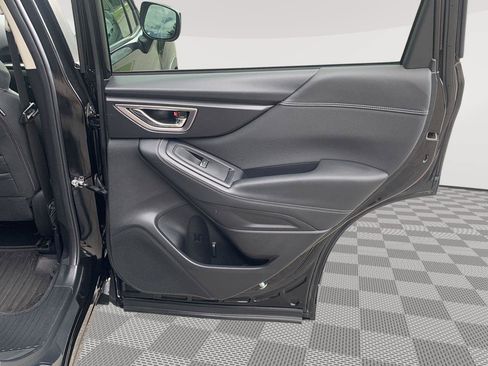 Used 2019 Subaru Forester Premium AWD/4WD image 16