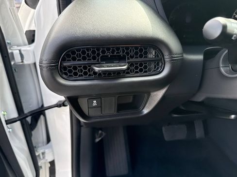 Used 2025 Honda HR-V LX image 15