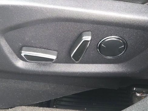 Used 2016 Ford Explorer XLT w/ Equipment Group 202A AWD/4WD image 27