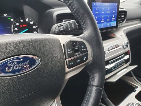 Used 2023 Ford Explorer XLT image 14