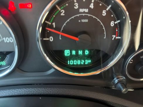 Used 2016 Jeep Wrangler Unlimited Sahara w/ Connectivity Group AWD/4WD image 16