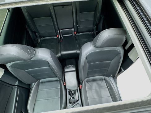 Used 2021 Volkswagen Tiguan SE FWD image 14