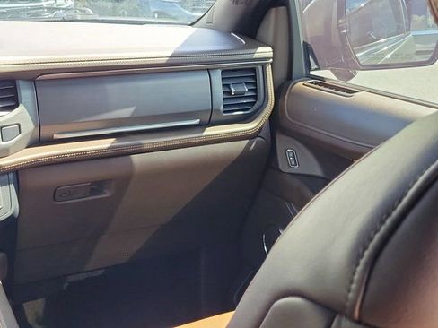 Used 2023 Ford Expedition King Ranch image 3