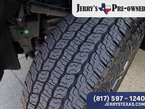 Used 2023 GMC Canyon AT4 w/ AT4 Premium Package image 8