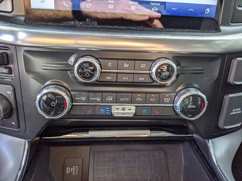 Used 2022 Ford F150 Lariat w/ Trailer Tow Package image 28