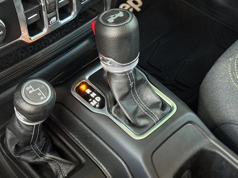 Used 2025 Jeep Wrangler Unlimited Sahara AWD/4WD image 22