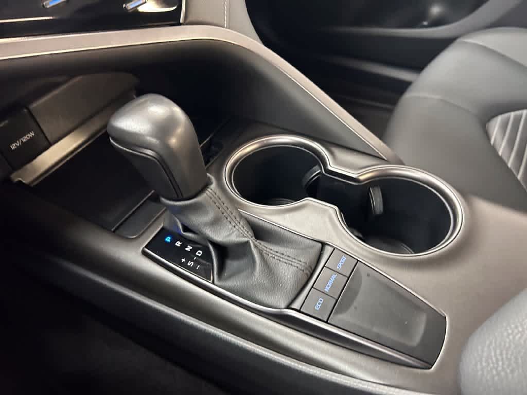 Used 2024 Toyota Camry SE w/ Convenience Package FWD image 17