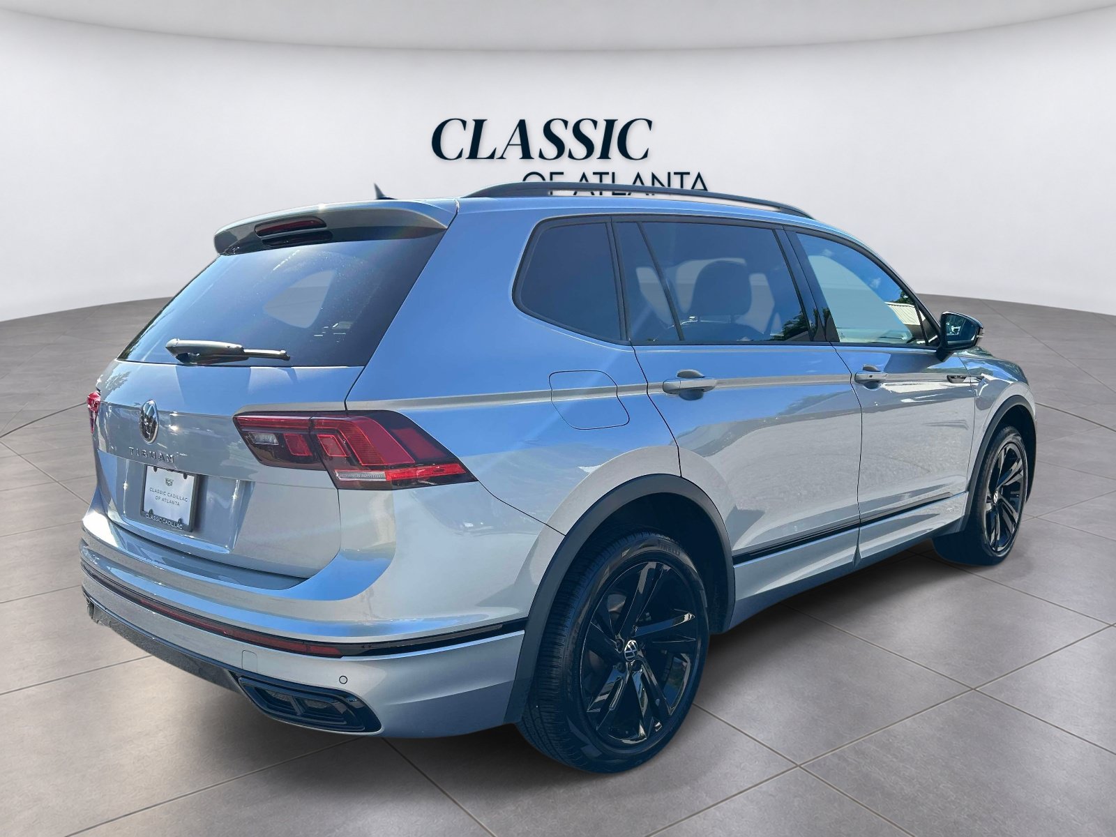 Used 2023 Volkswagen Tiguan SE R-Line FWD image 5