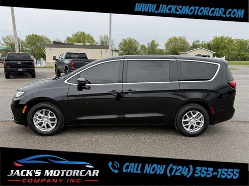 Used 2026 Chrysler Pacifica Select FWD image 2