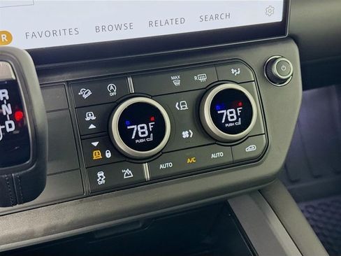 Used 2026 Land Rover Defender 110 X-Dynamic SE image 18