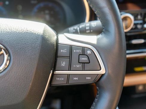 Used 2023 Toyota Highlander Platinum image 35