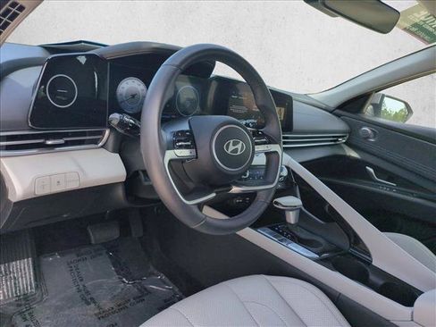 Used 2025 Hyundai Elantra Limited FWD image 10