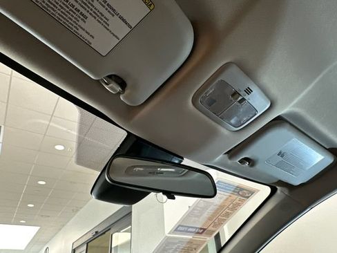 Used 2017 Toyota Corolla SE w/ Carpet Mat Package (TMS) FWD image 19