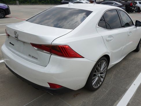 Used 2017 Lexus IS 200t RWD image 4