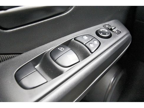 Certified 2025 Nissan Kicks Play S image 19