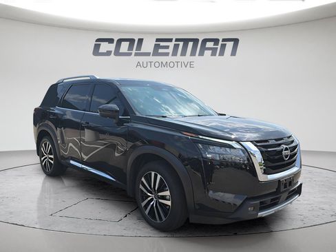 Used 2025 Nissan Pathfinder Platinum AWD/4WD image 3