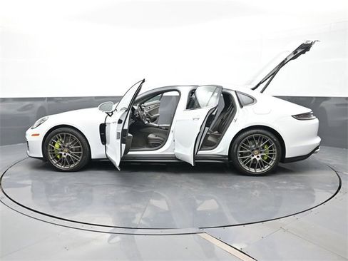 Used 2023 Porsche Panamera 4 image 30