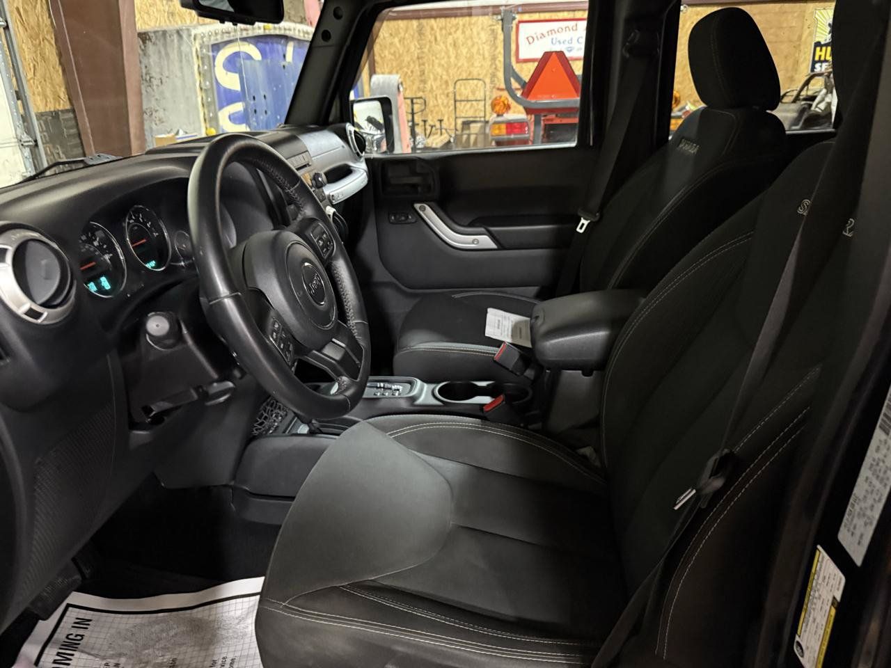 Used 2016 Jeep Wrangler Unlimited Sahara w/ Connectivity Group AWD/4WD image 9