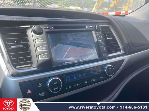 Used 2015 Toyota Highlander XLE AWD/4WD image 32
