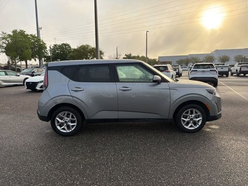 Used 2025 Kia Soul LX w/ LX Technology Package image 6