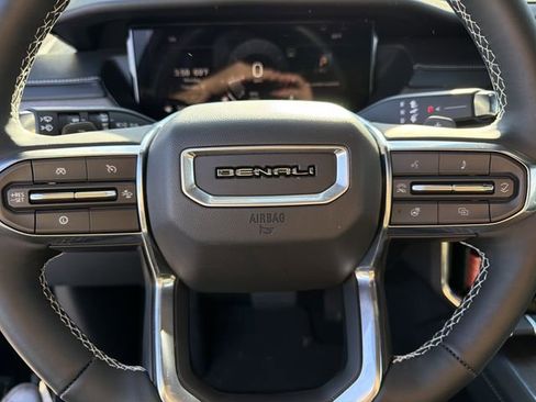 Used 2025 GMC Acadia Denali image 22