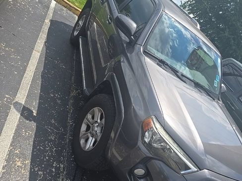 Used 2015 Toyota 4Runner SR5 AWD/4WD image 3