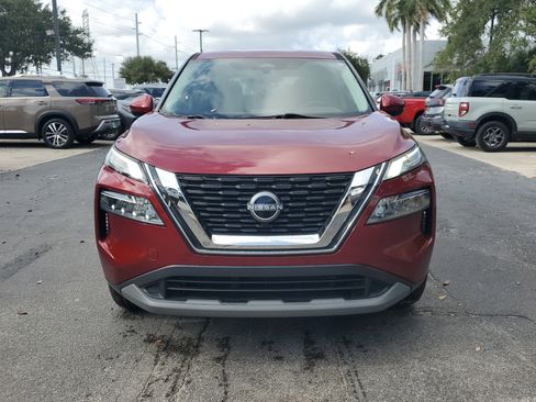 Used 2022 Nissan Rogue SV image 2