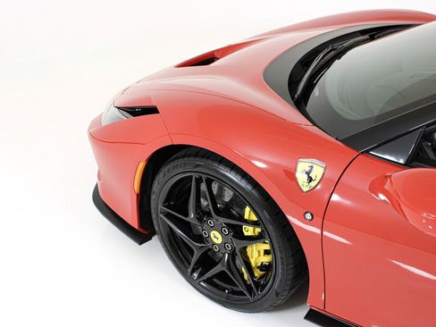 Certified 2022 Ferrari F8 Tributo RWD image 3