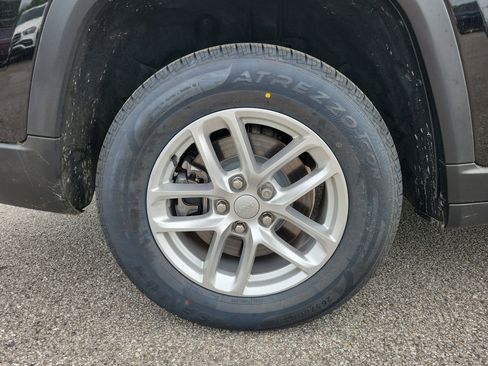 Used 2021 Jeep Grand Cherokee L Laredo w/ Luxury Tech Group I image 29