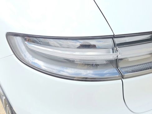 New 2026 Porsche Macan image 26