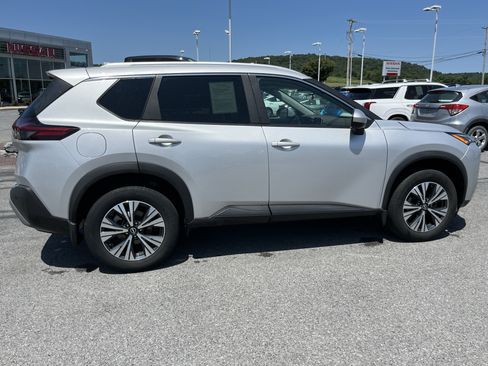 Used 2023 Nissan Rogue SV w/ SV Premium B Package AWD/4WD image 2