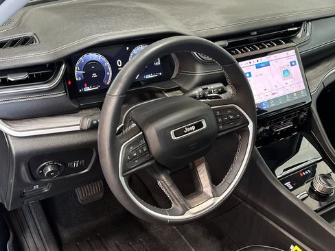 Used 2023 Jeep Grand Cherokee L Limited AWD/4WD image 19