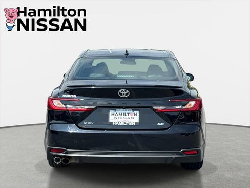 Used 2025 Toyota Camry SE FWD image 3