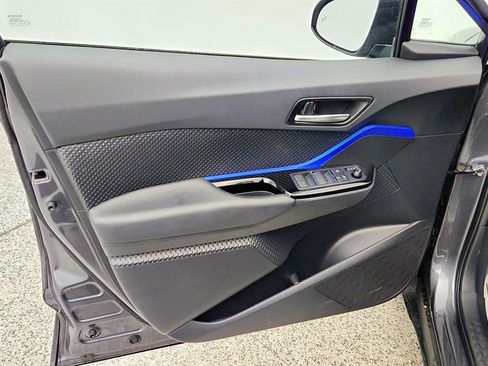 Used 2021 Toyota C-HR XLE FWD image 10