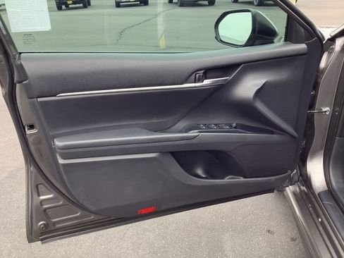 Used 2020 Toyota Camry SE FWD image 9