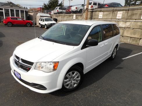 Used 2017 Dodge Grand Caravan SE w/ Power Window Group image 4