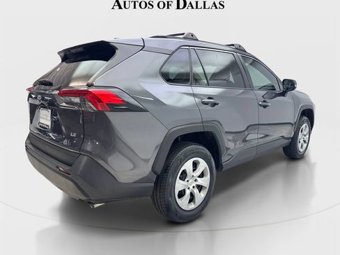Used 2021 Toyota RAV4 LE FWD image 6