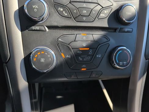 Used 2017 Ford Fusion SE image 18