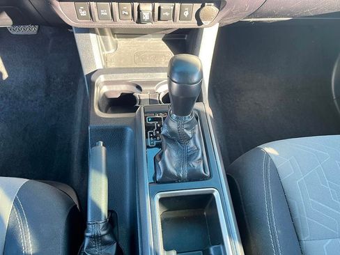 Used 2020 Toyota Tacoma TRD Off-Road image 22