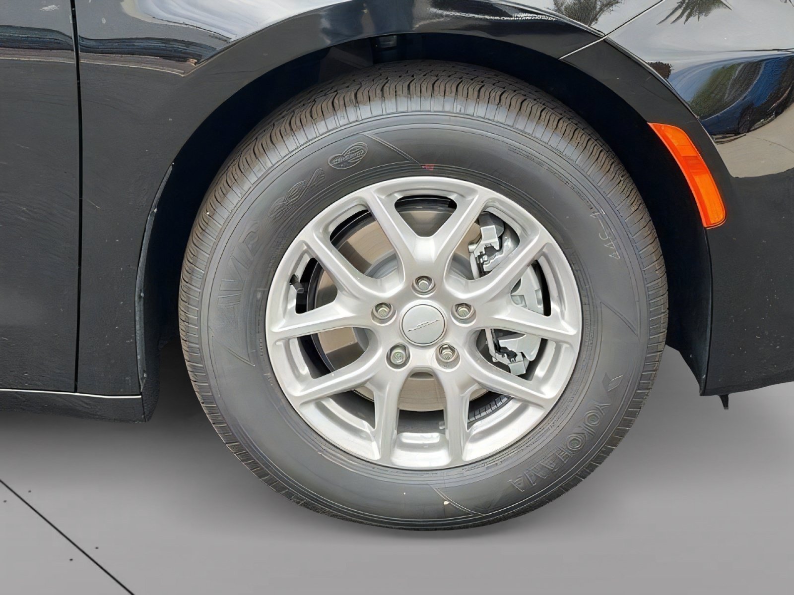 New 2027 Chrysler Pacifica Select FWD image 9