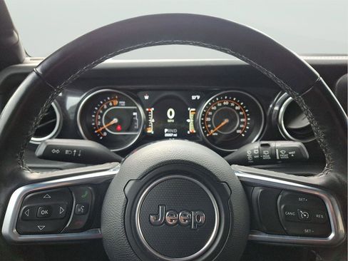 Used 2021 Jeep Wrangler Unlimited Sahara image 23