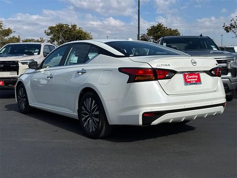 Used 2023 Nissan Altima 2.5 SV image 9