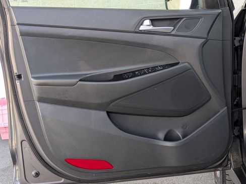 Used 2021 Hyundai Tucson SE image 15