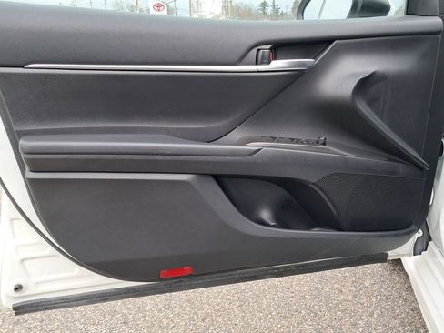 Used 2024 Toyota Camry SE image 9