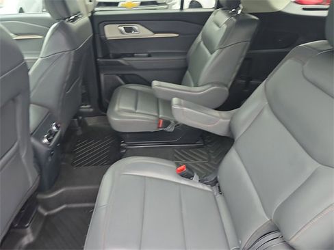 Used 2025 Ford Explorer Active w/ Active Comfort Package image 13