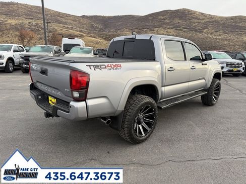 Used 2019 Toyota Tacoma TRD Sport image 5