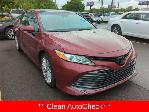 Used 2018 Toyota Camry XLE FWD image 2